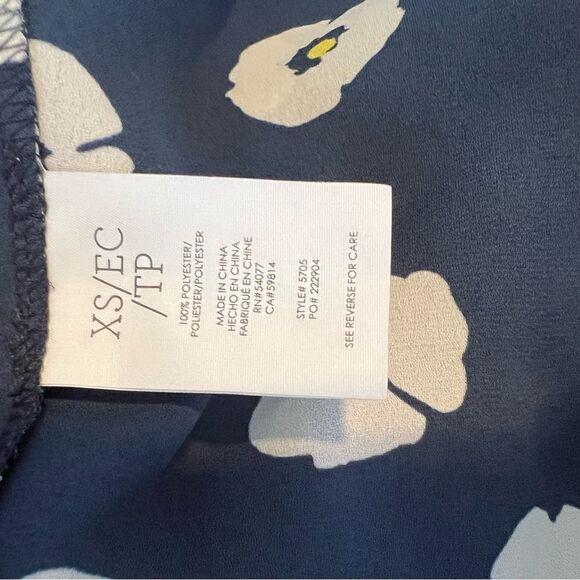 Sz XS Cabi Button Up Blouse Navy White Floral 3/4 Sleeve - Picture 7 of 10